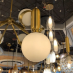 LÁMPARA DECORATIVA 1 GLOBO FROST CON CABLE DORADO 1.2MT E27 COD. 4570
