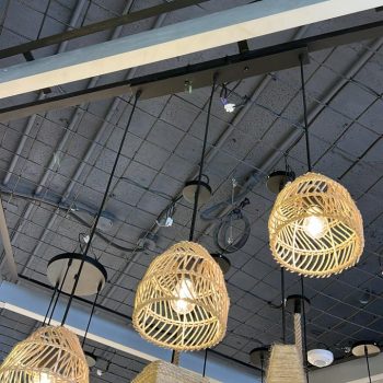 LÁMPARA DEC DE RATTAN BASE RECTN 3  SOCKETS  COD.3343