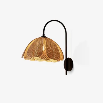 APLIQUE FLOR RATTAN PLASTICO BASE NEGRA BRAZO CURVO COD.4602