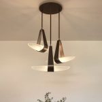 LÁMPARA DECORATIVA 3 PIEDRAS PLANAS CON CUERO NEGRO BASE NEGRA  Dia.30*H120cm 110V 3000K COD.3277