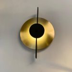 APLIQUE DECORATIVO PLATO BRONCE Y BARRA PEQ NEGRA  23*35cm COD.3570