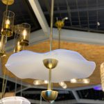 LÁMPARA DECORATIVA SOMBRERO BLANCO Y BRONCE 110V 3000K  Dia.60*H70cm COD 3458