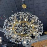 LÁMPARA DECORATIVA GLOBO CRISTALES DORADA CON 50 FLORECITAS G9 COD. 4358