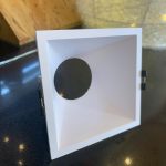 BASE DICROICA GU10 FIJA CUADRADA BLANCA PROFUNDA 93*93*53MM COD. 2776