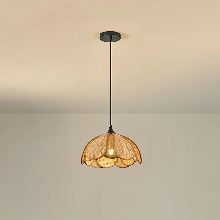 LÁMPARA DECORATIVA COLGAR BASE NEGRA FLOR DE RATTAN E27  D30CM COD.3137