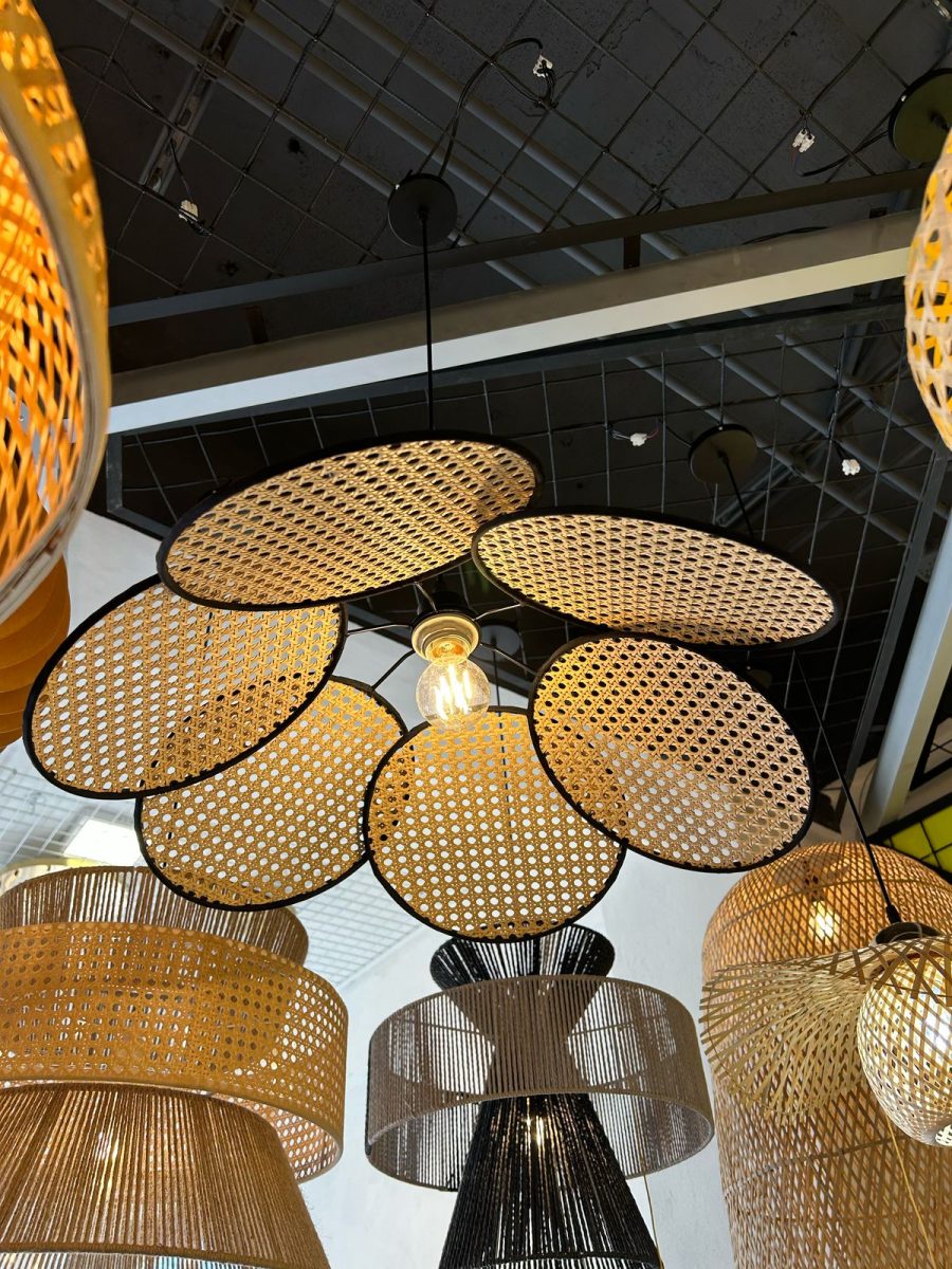 LÁMPARA DECORATIVA DE RATTAN  TIPO FLOR COD.4274